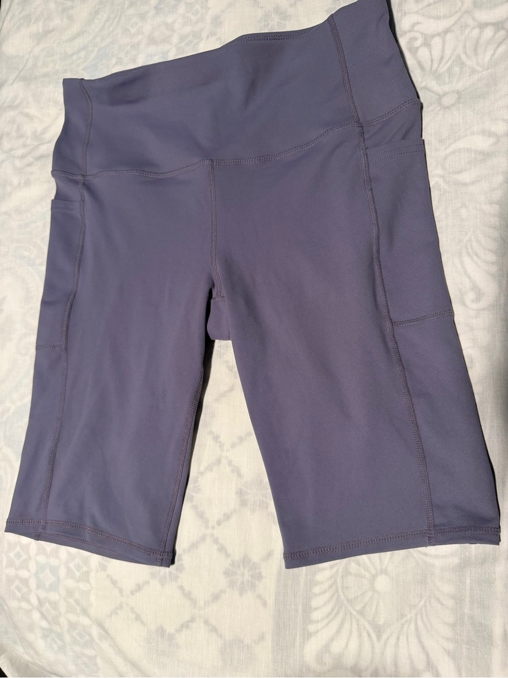 Skechers High-Waist Lavender Bike Shorts with Side Pockets size M